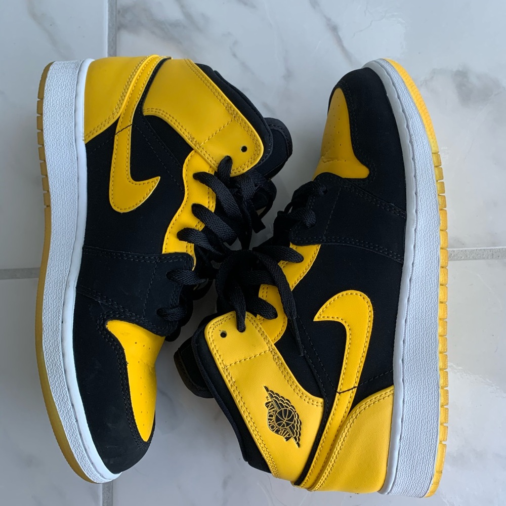 Air Jordan 1 Mid New Love